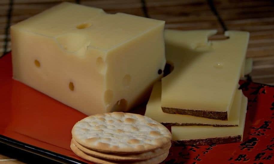 גבינה אמנטל