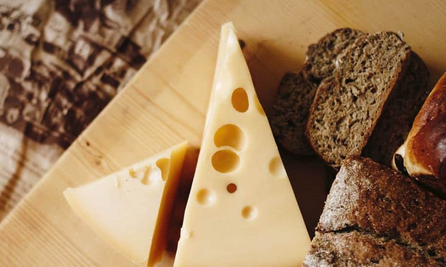 גבינה צהובה גוש החלב