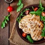 חזה עוף בצלחת