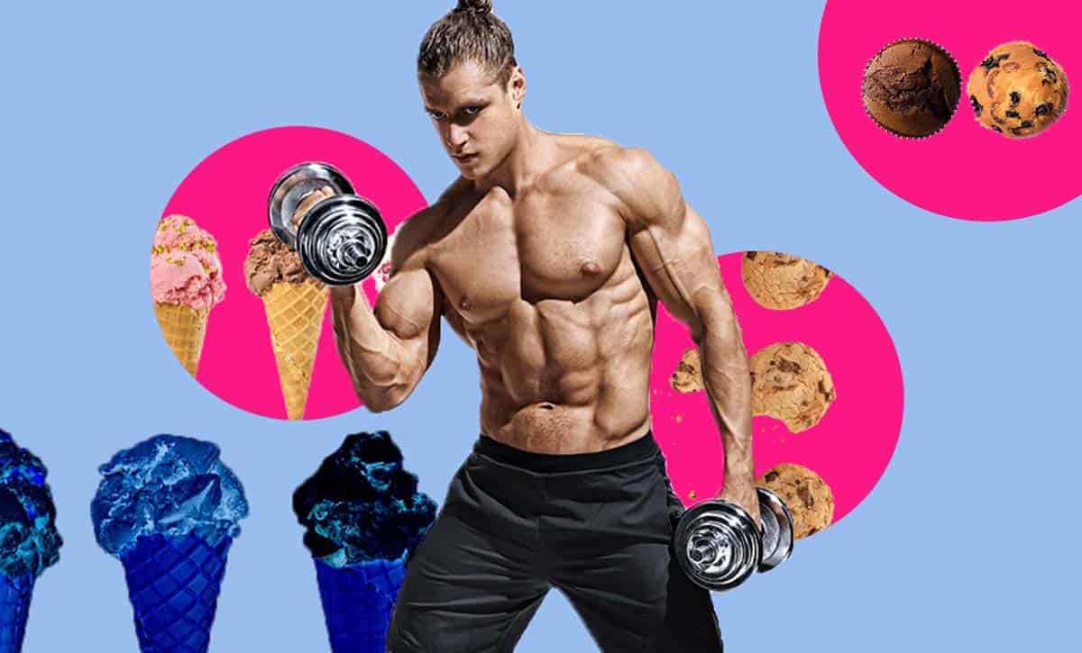 גבר שרירי בלי חולצה על רקע של גלידות עוגיות ומאפינס